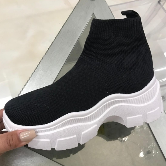 πππ¨π© 8 & 10 π€Platform Strechy Sneaker -BLK - Picture 5 of 8